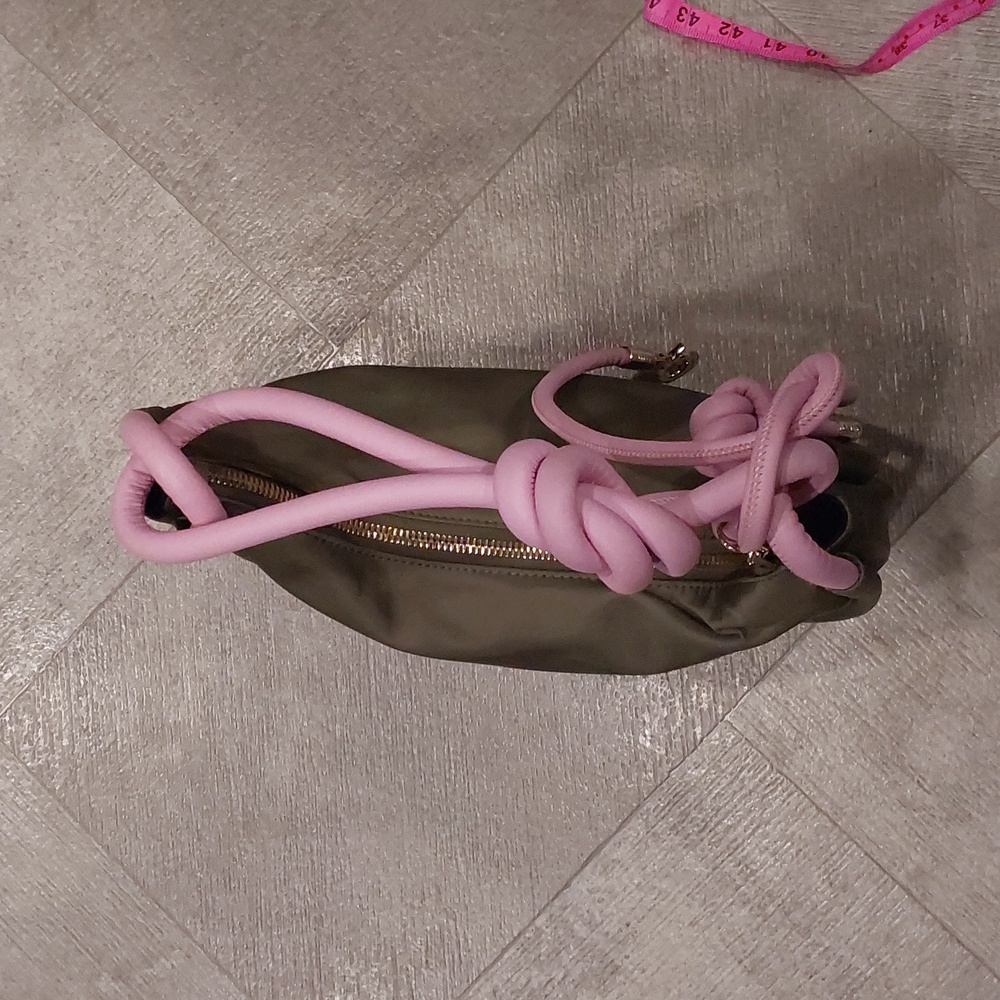 NWT GANNI Knot Hobo Bag in a kalamata green color contrasting pink Knot handle - Picture 10 of 13